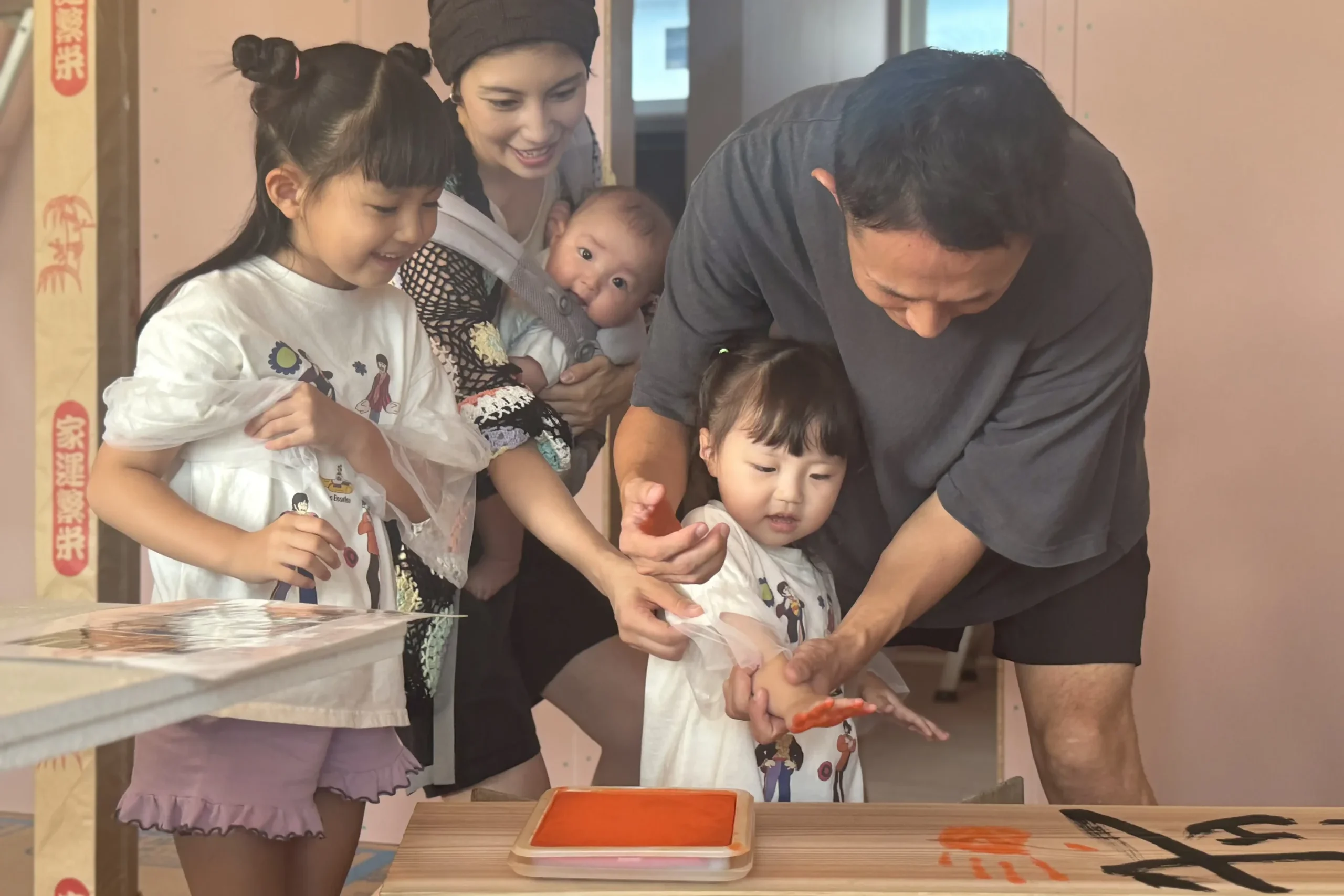 家族みんなでつくる、想い出の手形式
